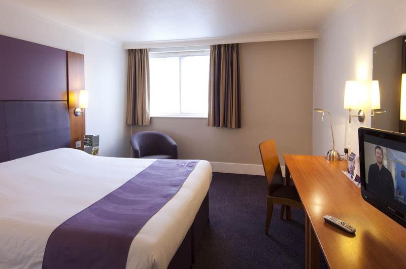 Premier Inn Chippenham Chippenham  Dış mekan fotoğraf